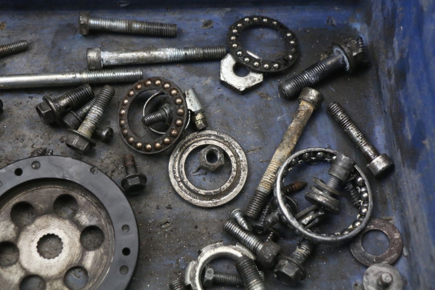 photo de ZAK SCHROEVEN EN BEVESTIGINGSMATERIAAL MBK OVETTO 2T 50 (2007 - 2017) - Zoom op gebruiksstaat