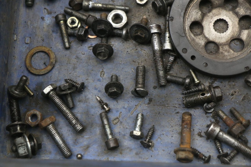 photo de ZAK SCHROEVEN EN BEVESTIGINGSMATERIAAL MBK OVETTO 2T 50 (2007 - 2017) - Andere kijkhoek