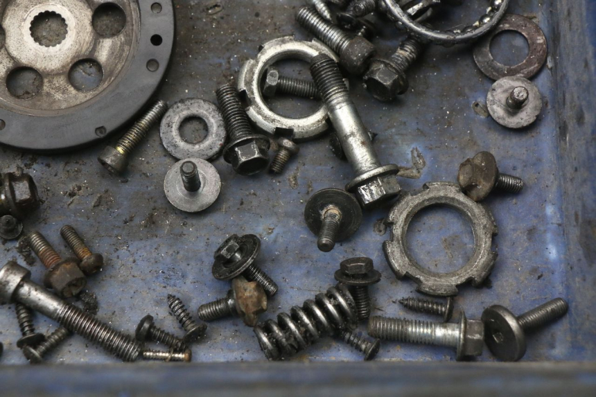 photo de ZAK SCHROEVEN EN BEVESTIGINGSMATERIAAL MBK OVETTO 2T 50 (2007 - 2017) - Technische close-up