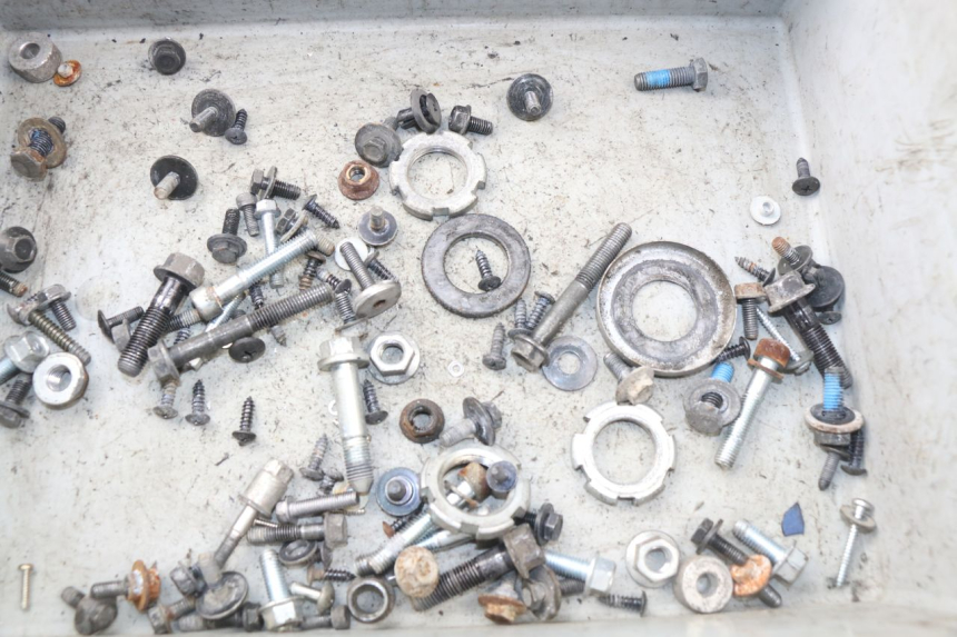 photo de ZAK SCHROEVEN EN BEVESTIGINGSMATERIAAL MBK OVETTO 4T 50 (2008 - 2016) - Detail van het onderdeel