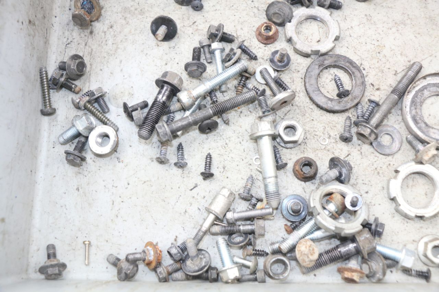 photo de ZAK SCHROEVEN EN BEVESTIGINGSMATERIAAL MBK OVETTO 4T 50 (2008 - 2016) - Zoom op gebruiksstaat