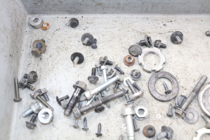 photo de ZAK SCHROEVEN EN BEVESTIGINGSMATERIAAL MBK OVETTO 4T 50 (2008 - 2016) - Andere kijkhoek