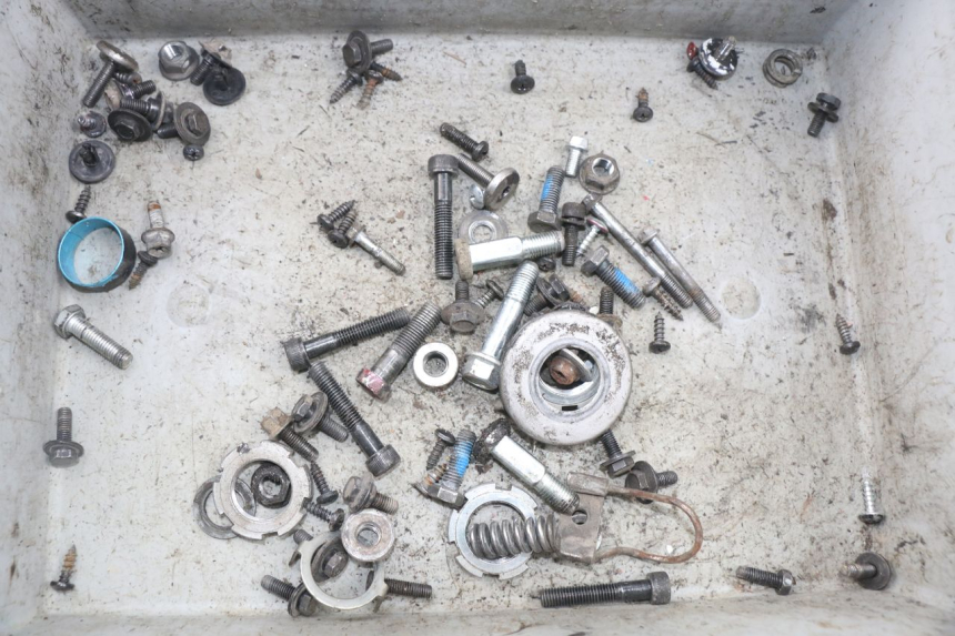 photo de ZAK SCHROEVEN EN BEVESTIGINGSMATERIAAL MBK OVETTO ONE 2T 50 (2013 - 2017) - Hoofdaanzicht