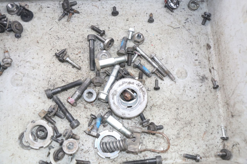 photo de ZAK SCHROEVEN EN BEVESTIGINGSMATERIAAL MBK OVETTO ONE 2T 50 (2013 - 2017) - Detail van het onderdeel