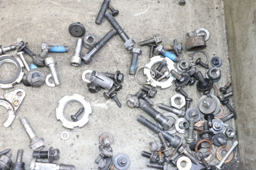 photo de ZAK SCHROEVEN EN BEVESTIGINGSMATERIAAL MBK OVETTO ONE 2T 50 (2013 - 2017) - Zoom op gebruiksstaat