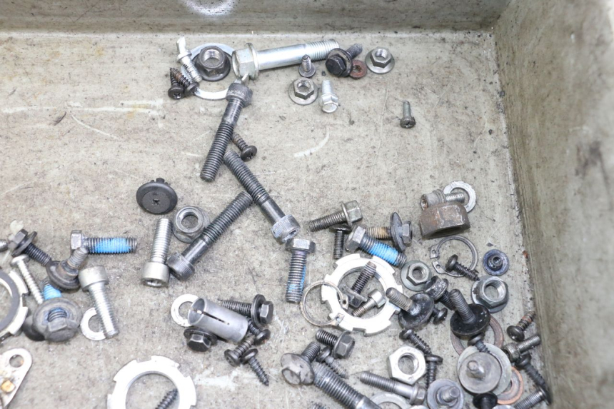 photo de ZAK SCHROEVEN EN BEVESTIGINGSMATERIAAL MBK OVETTO ONE 2T 50 (2013 - 2017) - Andere kijkhoek