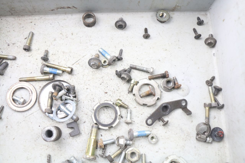 photo de ZAK SCHROEVEN EN BEVESTIGINGSMATERIAAL MBK OVETTO 50 (1998 - 2007) - Detail van het onderdeel