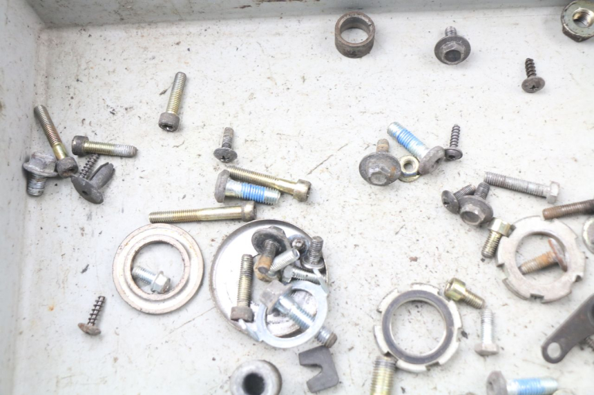 photo de ZAK SCHROEVEN EN BEVESTIGINGSMATERIAAL MBK OVETTO 50 (1998 - 2007) - Zoom op gebruiksstaat