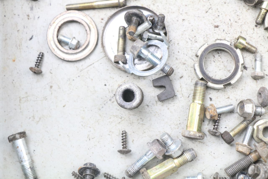 photo de ZAK SCHROEVEN EN BEVESTIGINGSMATERIAAL MBK OVETTO 50 (1998 - 2007) - Andere kijkhoek