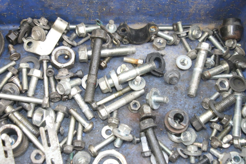 photo de ZAK SCHROEVEN EN BEVESTIGINGSMATERIAAL HONDA PCX (JF28) 125 (2009 - 2011) - Andere kijkhoek