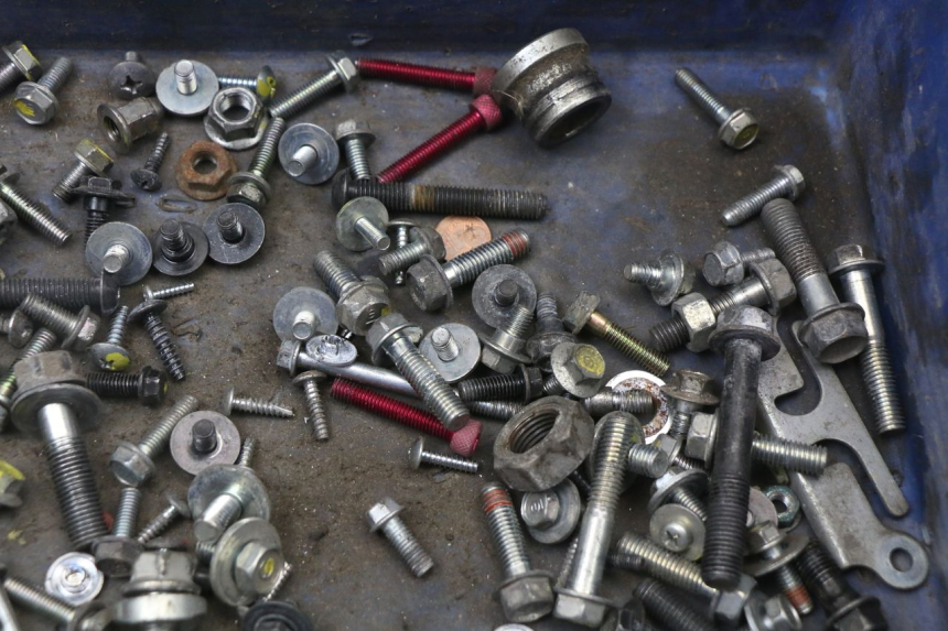 photo de ZAK SCHROEVEN EN BEVESTIGINGSMATERIAAL HONDA PCX (JF47) 125 (2012 - 2013) - Zoom op gebruiksstaat