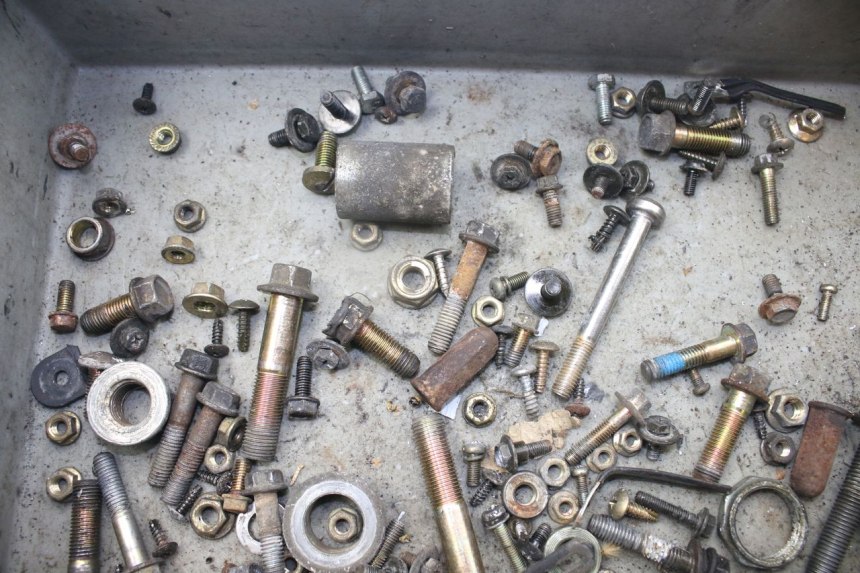 photo de ZAK SCHROEVEN EN BEVESTIGINGSMATERIAAL KYMCO PEOPLE 250 (2004 - 2008) - Andere kijkhoek