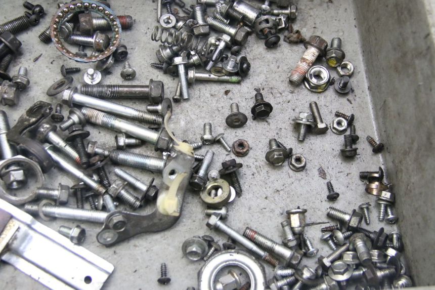 photo de ZAK SCHROEVEN EN BEVESTIGINGSMATERIAAL HONDA PES PS I 125 (2006 - 2012) - Detail van het onderdeel