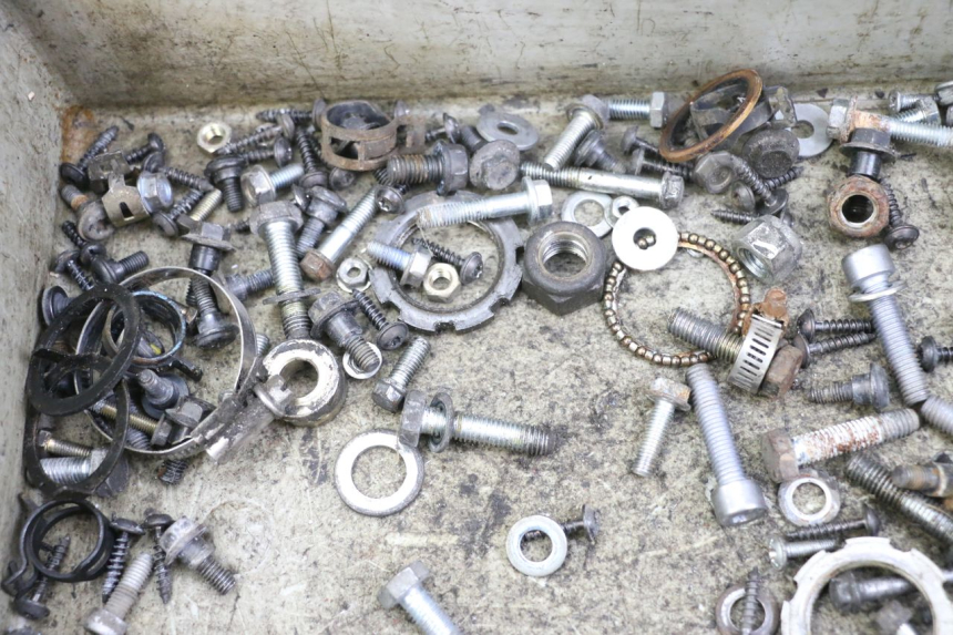 photo de ZAK SCHROEVEN EN BEVESTIGINGSMATERIAAL PEUGEOT CITYSTAR 125 (2011 - 2017) - Zoom op gebruiksstaat