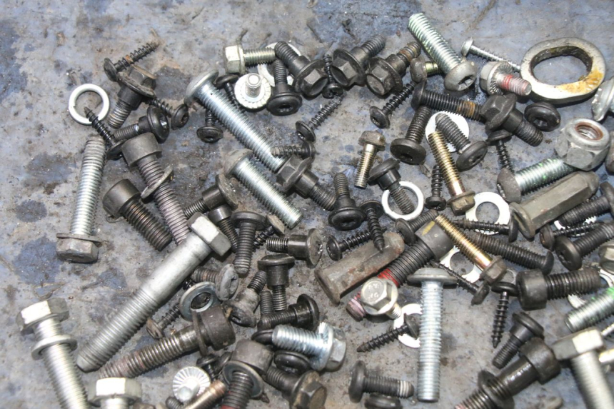 photo de ZAK SCHROEVEN EN BEVESTIGINGSMATERIAAL PEUGEOT CITYSTAR 2T 50 (2018 - 2021) - Detail van het onderdeel