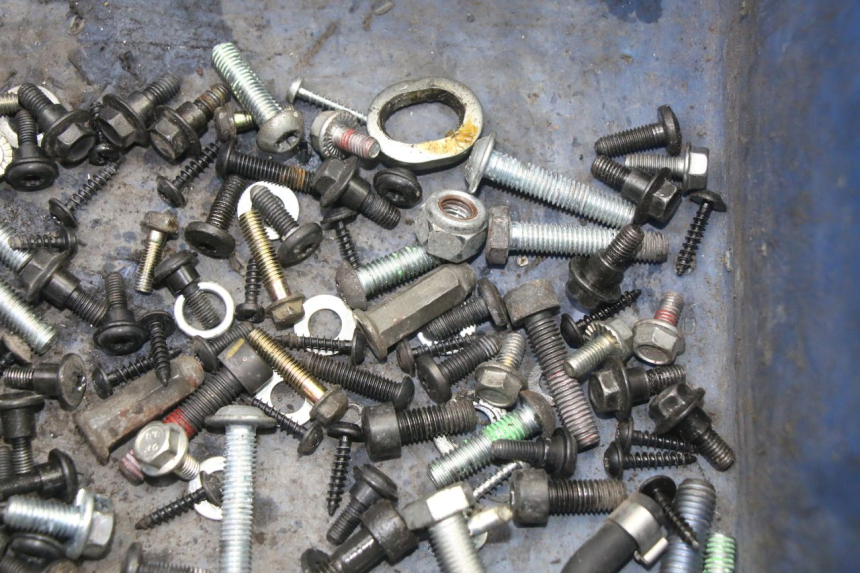 photo de ZAK SCHROEVEN EN BEVESTIGINGSMATERIAAL PEUGEOT CITYSTAR 2T 50 (2018 - 2021) - Zoom op gebruiksstaat