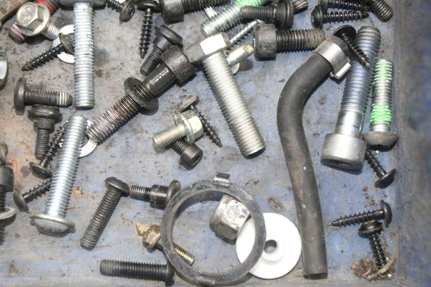 photo de ZAK SCHROEVEN EN BEVESTIGINGSMATERIAAL PEUGEOT CITYSTAR 2T 50 (2018 - 2021) - Technische close-up