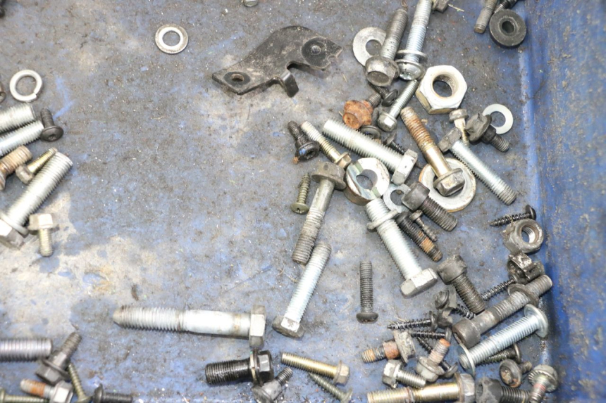 photo de ZAK SCHROEVEN EN BEVESTIGINGSMATERIAAL PEUGEOT CITYSTAR 50 (2013 - 2017) - Detail van het onderdeel