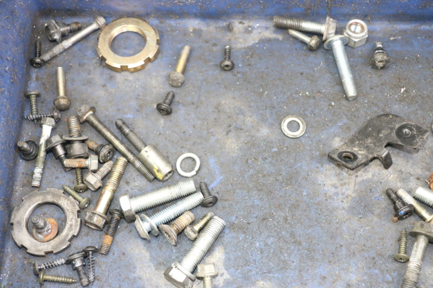 photo de ZAK SCHROEVEN EN BEVESTIGINGSMATERIAAL PEUGEOT CITYSTAR 50 (2013 - 2017) - Zoom op gebruiksstaat