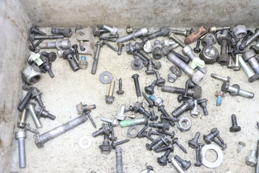 photo de ZAK SCHROEVEN EN BEVESTIGINGSMATERIAAL PEUGEOT CITYSTAR 50 (2013 - 2017) - Detail van het onderdeel