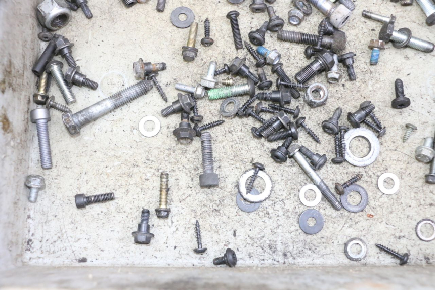 photo de ZAK SCHROEVEN EN BEVESTIGINGSMATERIAAL PEUGEOT CITYSTAR 50 (2013 - 2017) - Zoom op gebruiksstaat