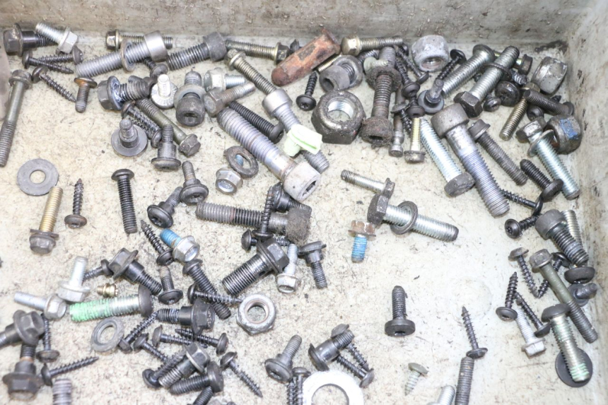 photo de ZAK SCHROEVEN EN BEVESTIGINGSMATERIAAL PEUGEOT CITYSTAR 50 (2013 - 2017) - Andere kijkhoek