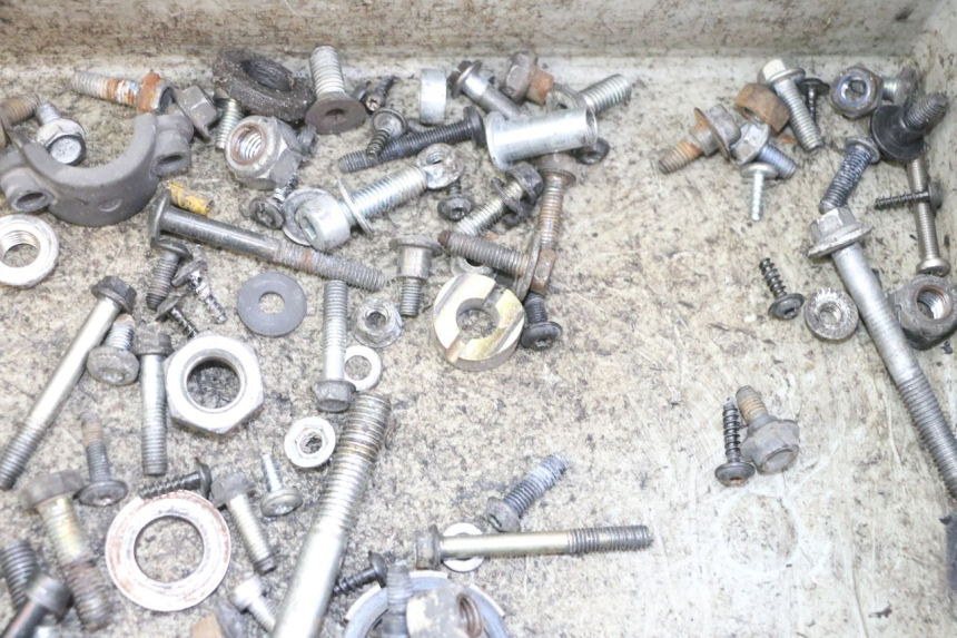 photo de ZAK SCHROEVEN EN BEVESTIGINGSMATERIAAL PEUGEOT ELYSTAR 50 (2002 - 2014) - Zoom op gebruiksstaat