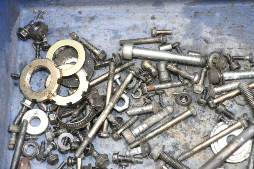 photo de ZAK SCHROEVEN EN BEVESTIGINGSMATERIAAL PEUGEOT KISBEE 2T 50 (2010 - 2017) - Zoom op gebruiksstaat