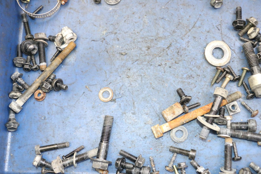 photo de ZAK SCHROEVEN EN BEVESTIGINGSMATERIAAL PEUGEOT KISBEE 4T 50 (2018 - 2022) - Zoom op gebruiksstaat