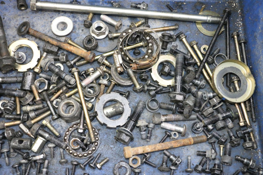 photo de ZAK SCHROEVEN EN BEVESTIGINGSMATERIAAL PEUGEOT KISBEE 4T 50 (2018 - 2022) - Detail van het onderdeel