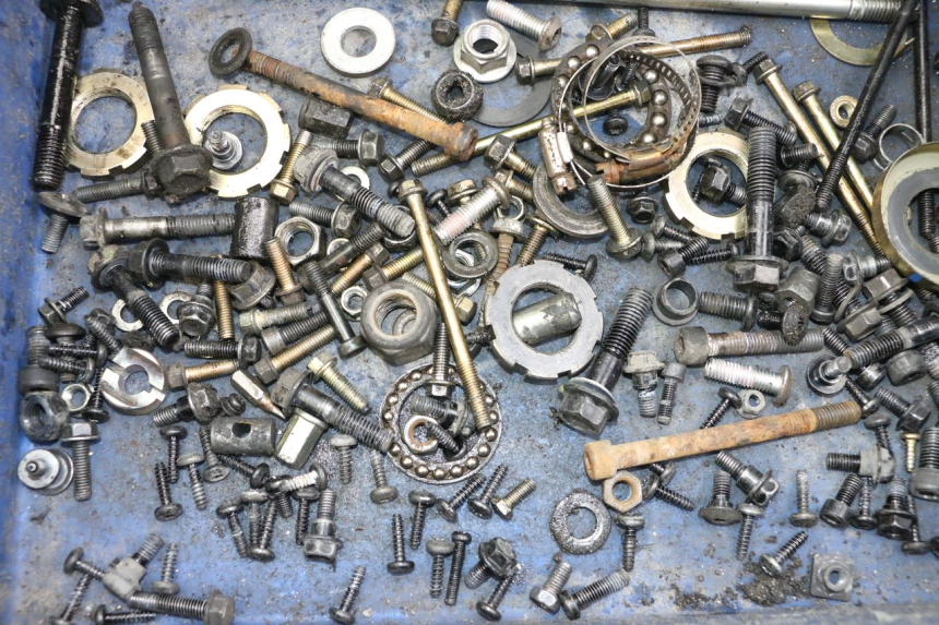 photo de ZAK SCHROEVEN EN BEVESTIGINGSMATERIAAL PEUGEOT KISBEE 4T 50 (2018 - 2022) - Zoom op gebruiksstaat