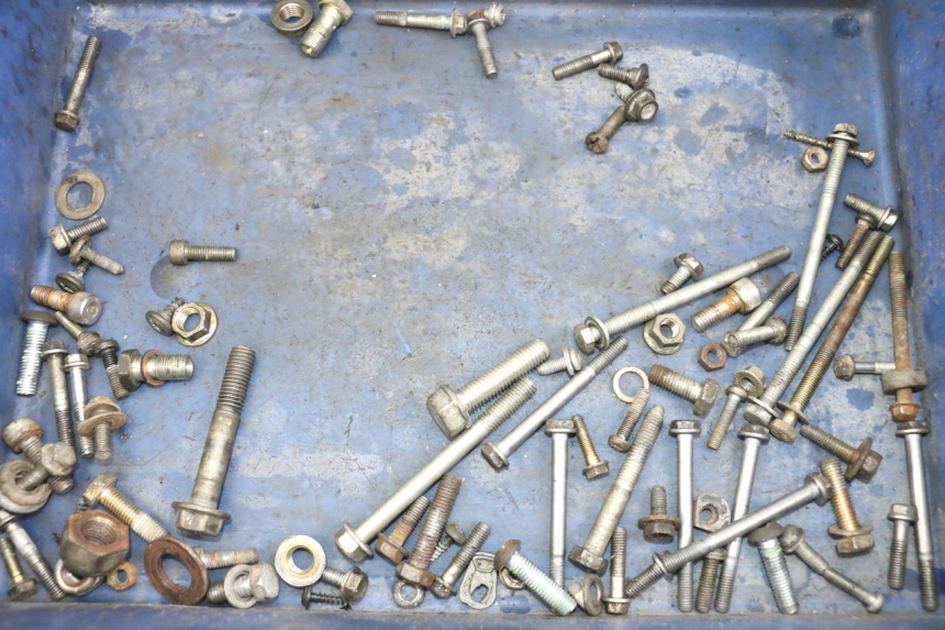 photo de ZAK SCHROEVEN EN BEVESTIGINGSMATERIAAL PEUGEOT LUDIX 50 (2005 - 2007) - Detail van het onderdeel