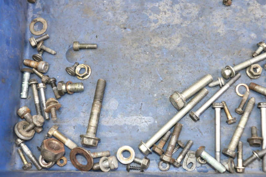 photo de ZAK SCHROEVEN EN BEVESTIGINGSMATERIAAL PEUGEOT LUDIX 50 (2005 - 2007) - Zoom op gebruiksstaat