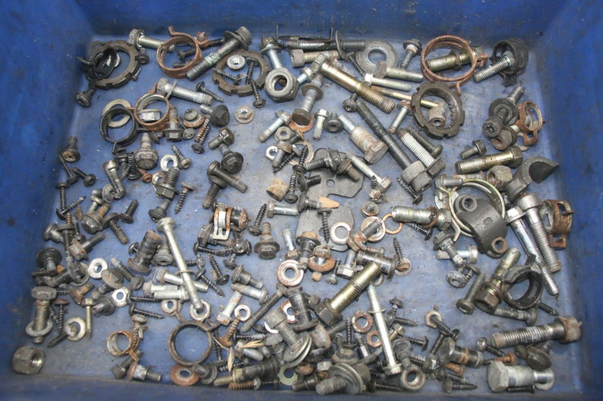 photo de ZAK SCHROEVEN EN BEVESTIGINGSMATERIAAL PEUGEOT SATELIS COMPRESSOR K15 125 (2006 - 2009) - Hoofdaanzicht