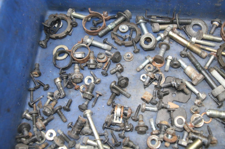 photo de ZAK SCHROEVEN EN BEVESTIGINGSMATERIAAL PEUGEOT SATELIS COMPRESSOR K15 125 (2006 - 2009) - Detail van het onderdeel