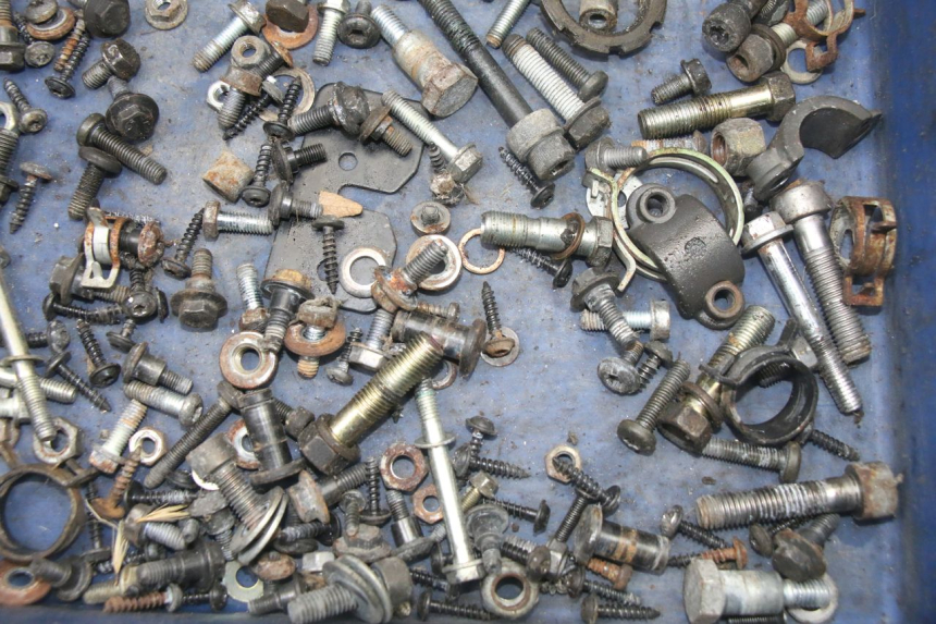 photo de ZAK SCHROEVEN EN BEVESTIGINGSMATERIAAL PEUGEOT SATELIS COMPRESSOR K15 125 (2006 - 2009) - Technische close-up