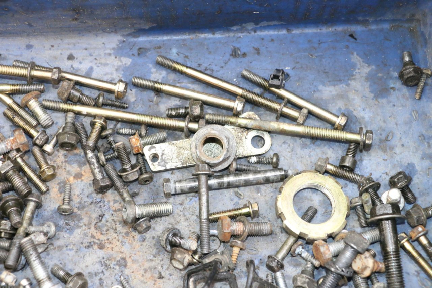 photo de ZAK SCHROEVEN EN BEVESTIGINGSMATERIAAL PEUGEOT SPEEDFIGHT 3 LC 2T 50 (2009 - 2015) - Detail van het onderdeel