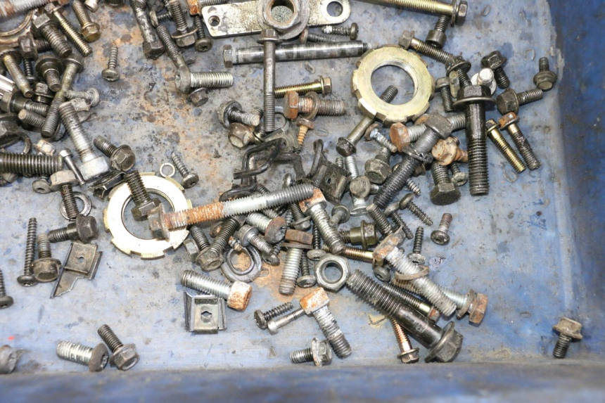 photo de ZAK SCHROEVEN EN BEVESTIGINGSMATERIAAL PEUGEOT SPEEDFIGHT 3 LC 2T 50 (2009 - 2015) - Zoom op gebruiksstaat