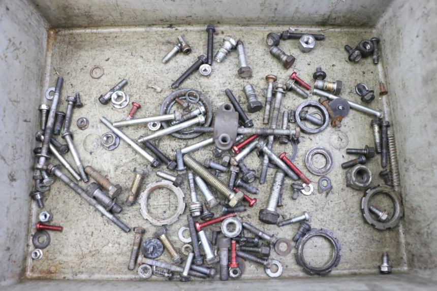 photo de ZAK SCHROEVEN EN BEVESTIGINGSMATERIAAL PEUGEOT TKR TREKKER FURIOUS 50 (2005 - 2014) - Hoofdaanzicht