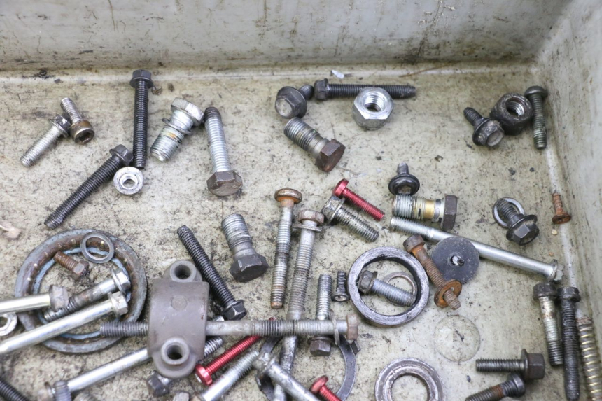 photo de ZAK SCHROEVEN EN BEVESTIGINGSMATERIAAL PEUGEOT TKR TREKKER FURIOUS 50 (2005 - 2014) - Andere kijkhoek