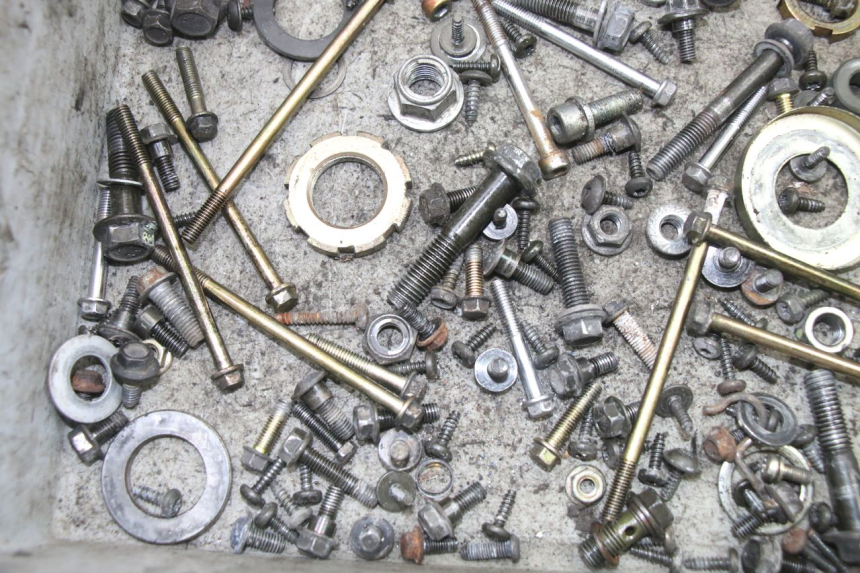 photo de ZAK SCHROEVEN EN BEVESTIGINGSMATERIAAL PEUGEOT VIVACITY 125 (2010 - 2017) - Andere kijkhoek