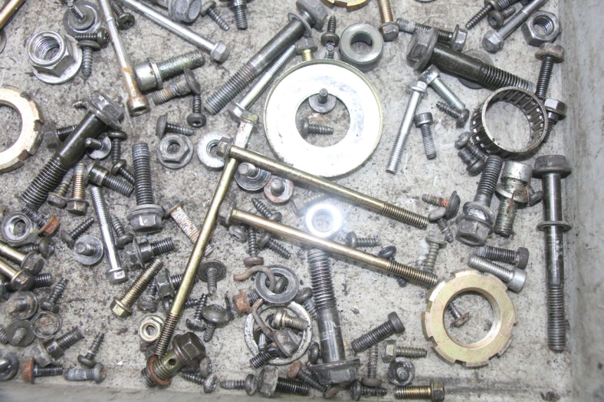 photo de ZAK SCHROEVEN EN BEVESTIGINGSMATERIAAL PEUGEOT VIVACITY 125 (2010 - 2017) - Technische close-up