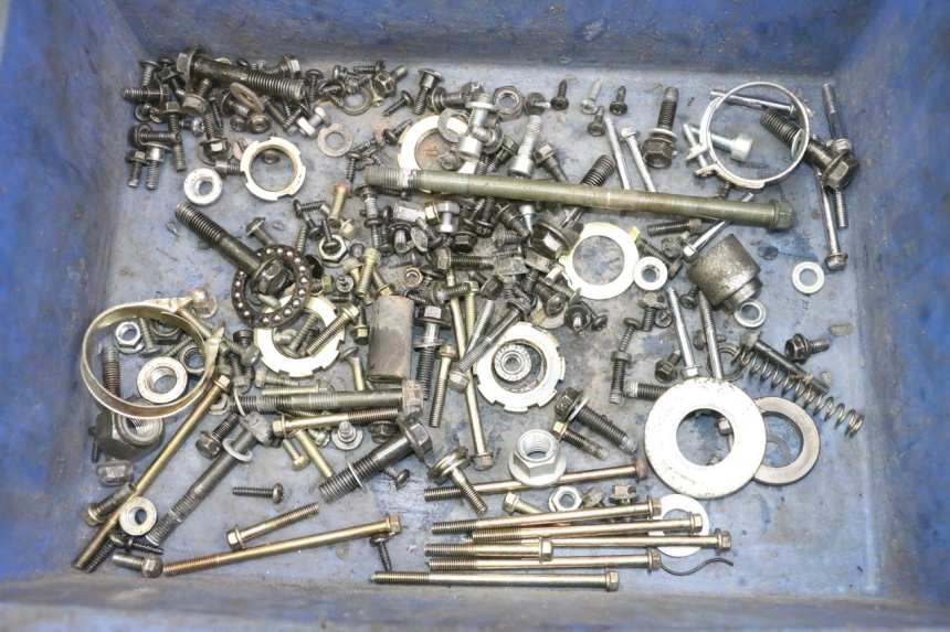 photo de ZAK SCHROEVEN EN BEVESTIGINGSMATERIAAL PEUGEOT VIVACITY 125 (2010 - 2017) - Hoofdaanzicht