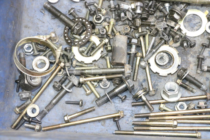 photo de ZAK SCHROEVEN EN BEVESTIGINGSMATERIAAL PEUGEOT VIVACITY 125 (2010 - 2017) - Andere kijkhoek