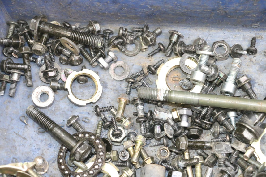 photo de ZAK SCHROEVEN EN BEVESTIGINGSMATERIAAL PEUGEOT VIVACITY 125 (2010 - 2017) - Technische close-up