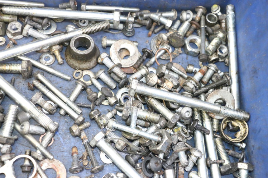 photo de ZAK SCHROEVEN EN BEVESTIGINGSMATERIAAL PIAGGIO MP3 125 (2006 - 2014) - Zoom op gebruiksstaat