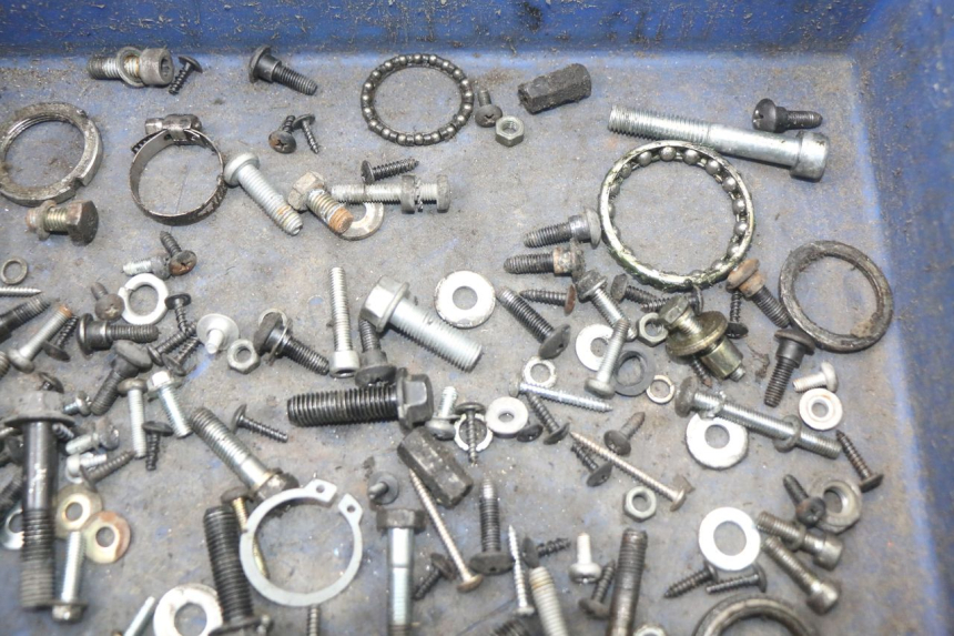 photo de ZAK SCHROEVEN EN BEVESTIGINGSMATERIAAL PIAGGIO NEW TYPHOON 50 (2010 - 2017) - Zoom op gebruiksstaat