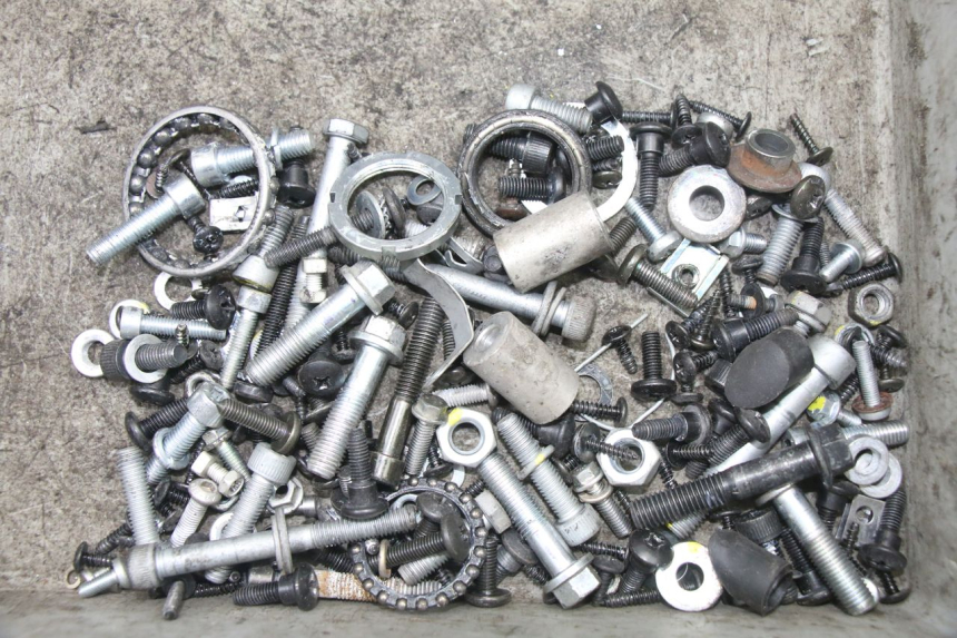 photo de ZAK SCHROEVEN EN BEVESTIGINGSMATERIAAL PIAGGIO NRG POWER PUREJET 50 (2018 - 2021) - Hoofdaanzicht