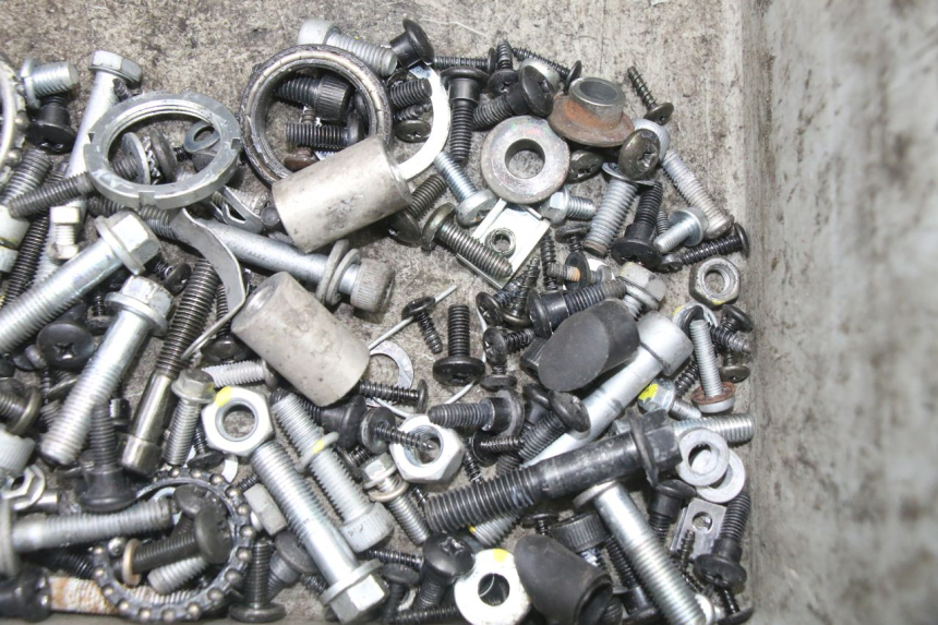 photo de ZAK SCHROEVEN EN BEVESTIGINGSMATERIAAL PIAGGIO NRG POWER PUREJET 50 (2018 - 2021) - Zoom op gebruiksstaat