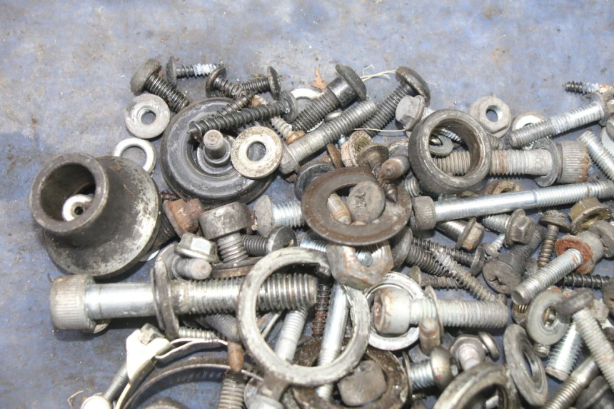 photo de ZAK SCHROEVEN EN BEVESTIGINGSMATERIAAL PIAGGIO VESPA GRANTURISMO 125 (2003 - 2007) - Detail van het onderdeel